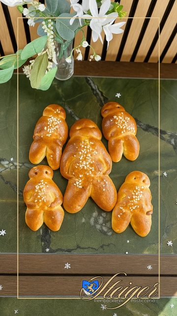 Weich, duftend, frisch aus dem Ofen.

Unsere Grättimänner sind endlich da!
Perfekt zum Frühstück oder für eine süsse Pause… herrlich buttrig, zart und unwiderstehlich weich! 

Ab heute bei Steiger erhältlich. 🥐✨

#FeinbäckereiPasticceriaSteiger #Grattiman #HausgemachtePatisserie #FrühstückInBasel #SüsseGenüsse #FrischGebacken #BaselGeniesst #BaselEats #HandgemachtMitLiebe